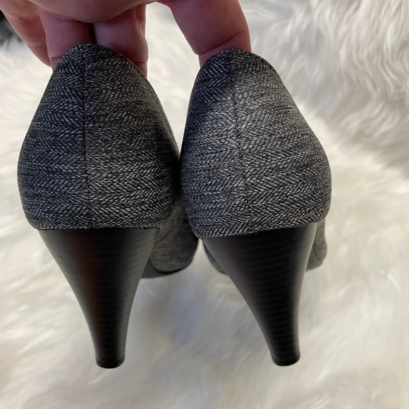 Naturalizer Butler-N Two Toned Black Material Heels, size 8W - Picture 3 of 6